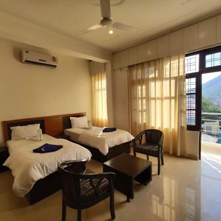 Hostel Zostel Rishikesh, Laxman Jhula Zewnętrze zdjęcie