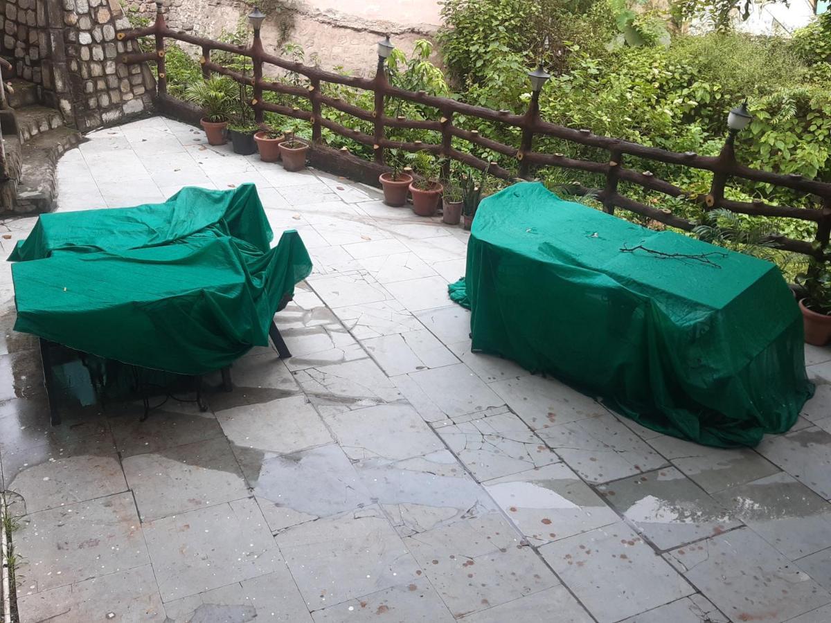 Hostel Zostel Rishikesh, Laxman Jhula Zewnętrze zdjęcie