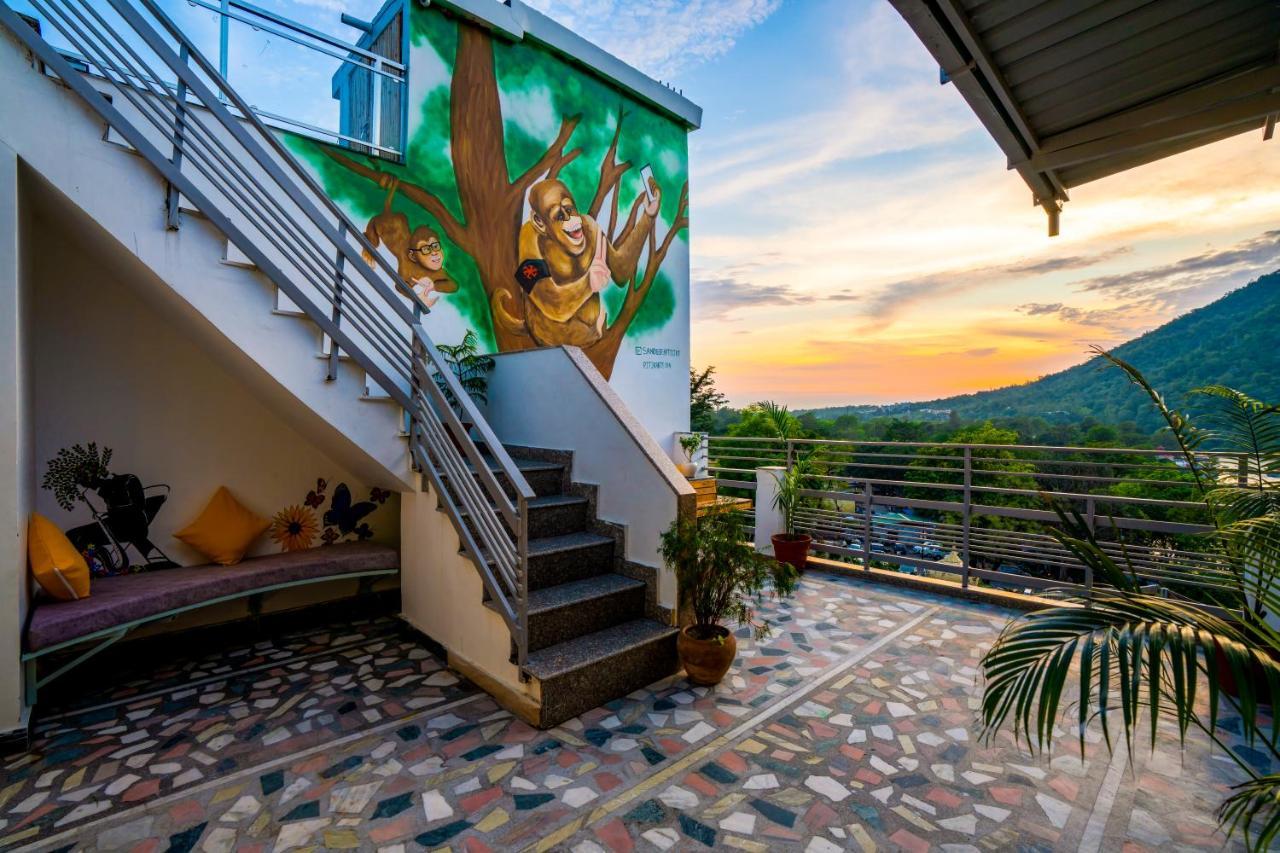 Hostel Zostel Rishikesh, Laxman Jhula Zewnętrze zdjęcie