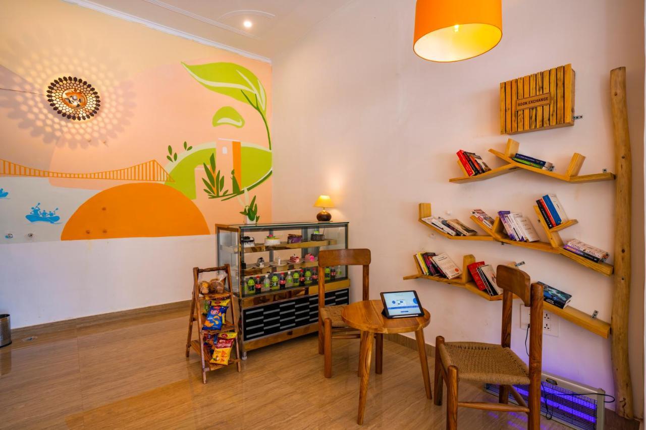 Hostel Zostel Rishikesh, Laxman Jhula Zewnętrze zdjęcie
