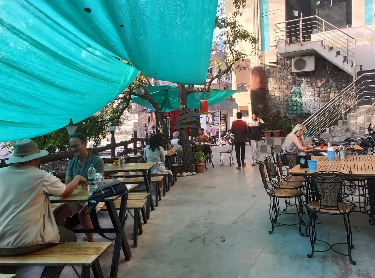 Hostel Zostel Rishikesh, Laxman Jhula Zewnętrze zdjęcie