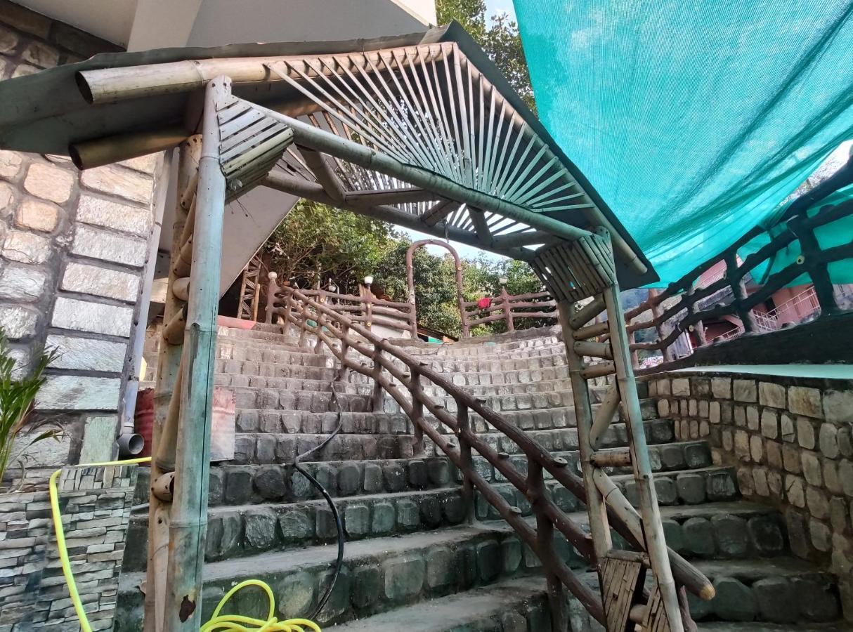 Hostel Zostel Rishikesh, Laxman Jhula Zewnętrze zdjęcie